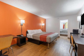 Motel 6-Bryan, TX - University Area